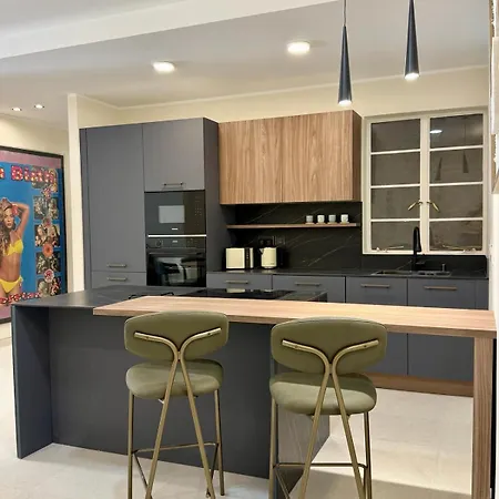 Spacious 3br& 3bathroom Near The