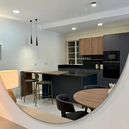 Spacious 3br& 3bathroom Near The *