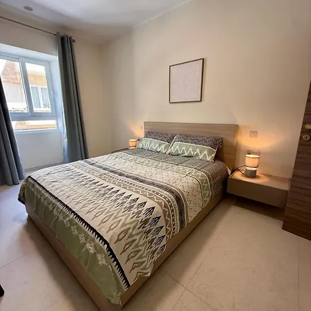 Spacious 3br& 3bathroom Near The *